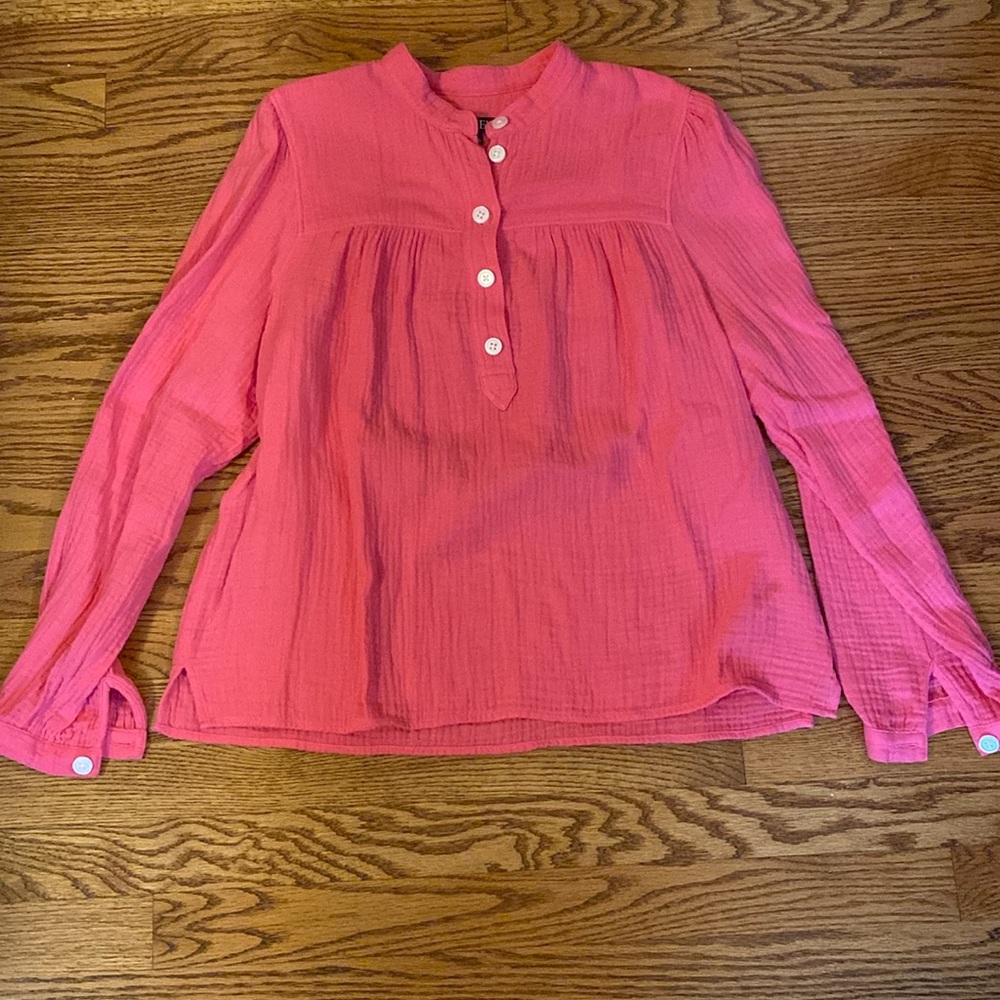 J Crew hot pink button up shirt. Great summer color.. 100% cotton.